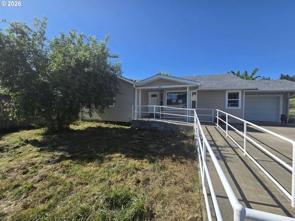 863 W FIRST AVE, Sutherlin, OR 97479