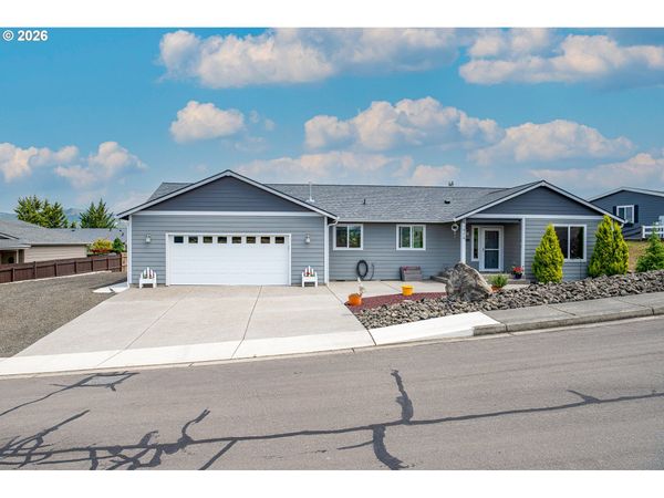 576 HIGHLAND VISTA LN, Roseburg, OR 97471