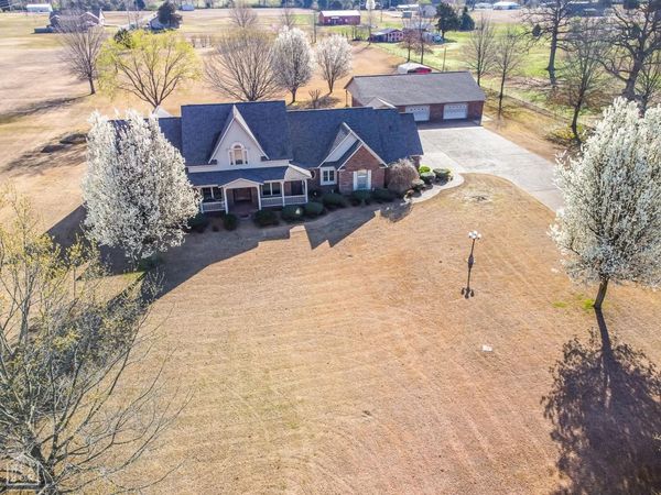 1300 N Locust Street, Newark, AR 72562
