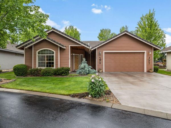 1945 NW 18th Street, Redmond, OR 97756