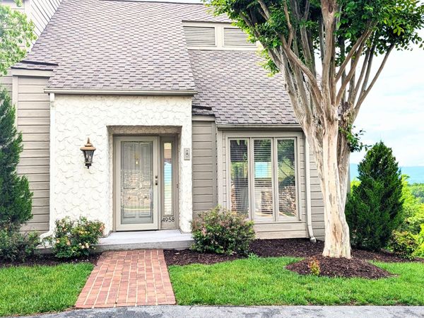 4958 Hunting Hills CIR , Roanoke, VA 24018