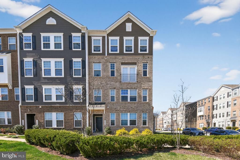 7652 Buzz Aldrin Lane , Unit 1826, Lanham, MD 20706 Main Photo