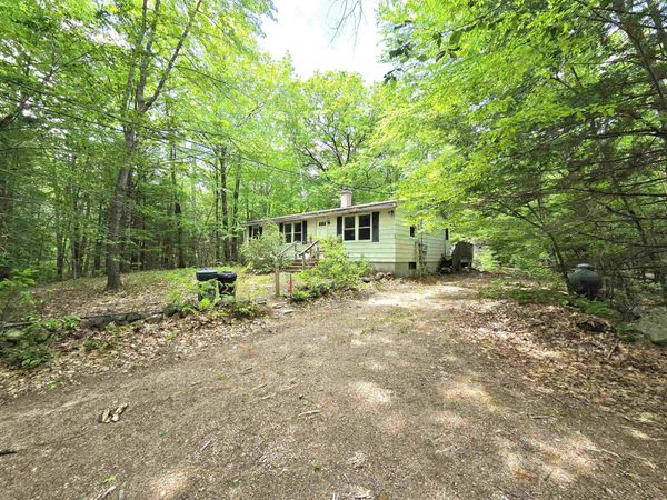 72 Freeman Hall Road, Nottingham, NH 03290