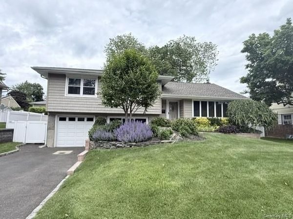 5 Simpson Drive , Old Bethpage, NY 11804