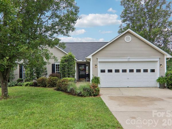 12 Wineberry Court , Fletcher, NC 28732
