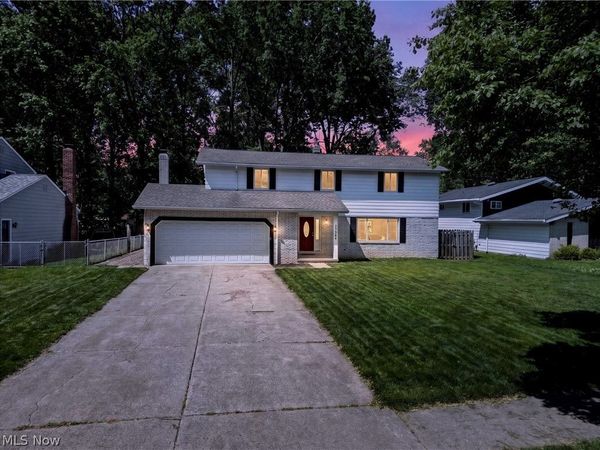 27864 Edgepark Boulevard , North Olmsted, OH 44070