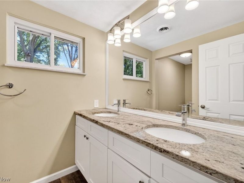 27864 Edgepark Boulevard, North Olmsted, OH 44070 Photo 33
