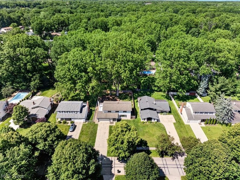 27864 Edgepark Boulevard, North Olmsted, OH 44070 Photo 5