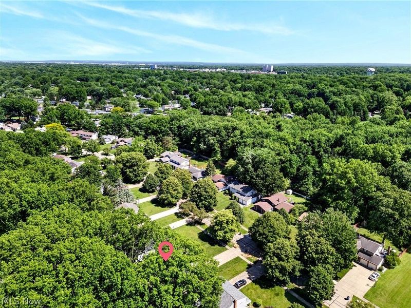 27864 Edgepark Boulevard, North Olmsted, OH 44070 Photo 8