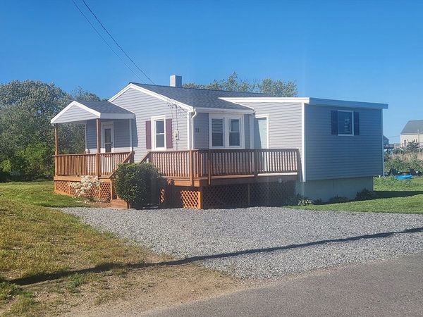 11 Starboard Dr, Fairhaven, MA 02719