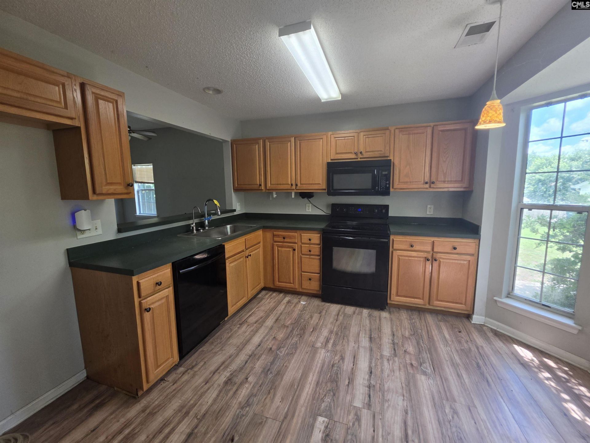 108 Creek Side Court Photo 6