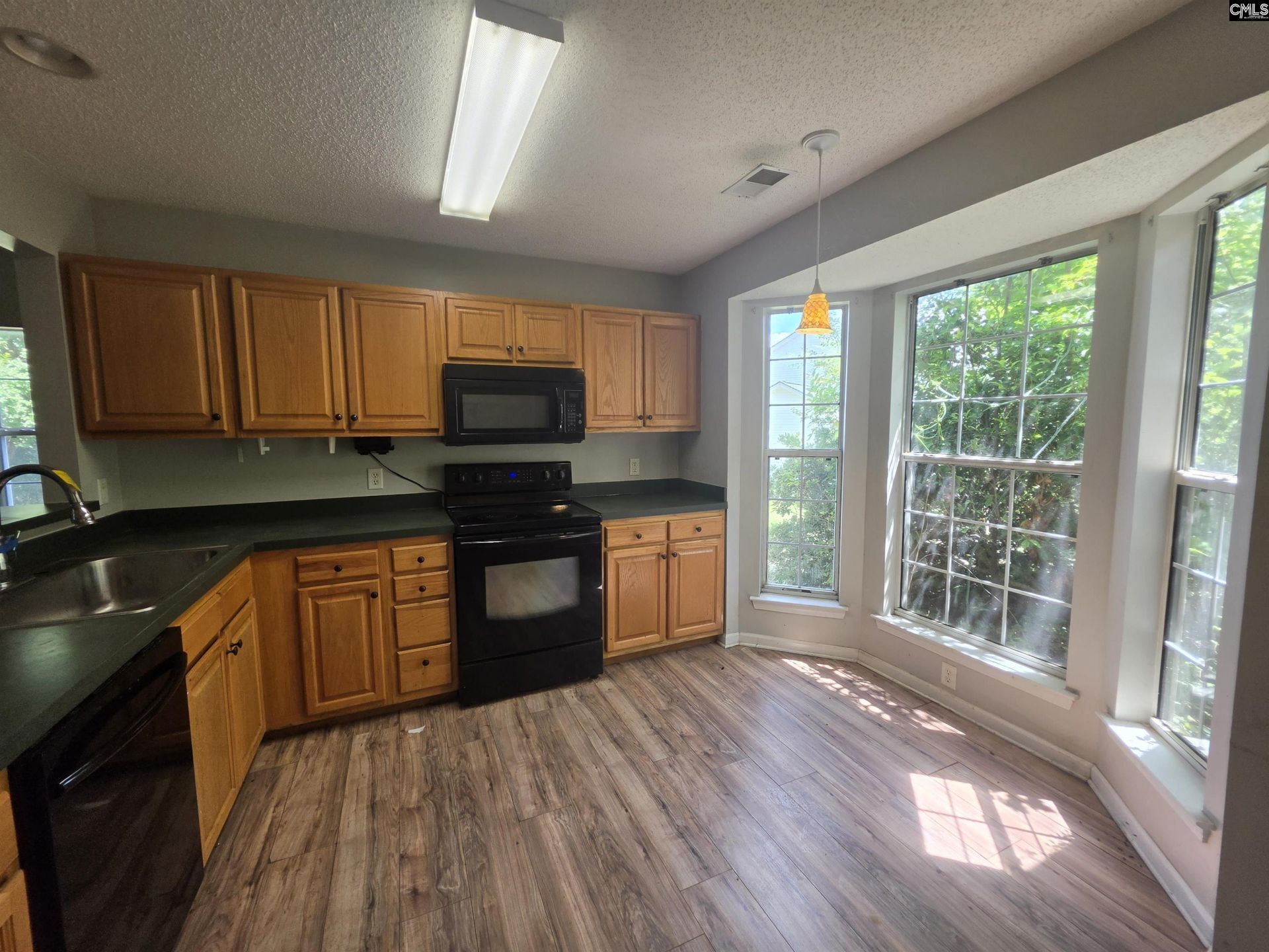 108 Creek Side Court Photo 7