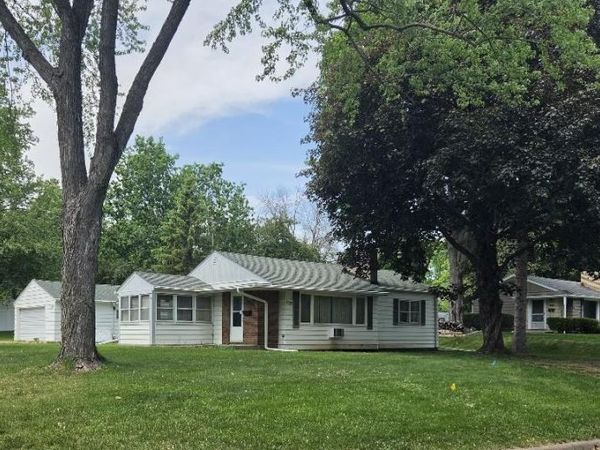 2901 Kyle Avenue N, Golden Valley, MN 55422