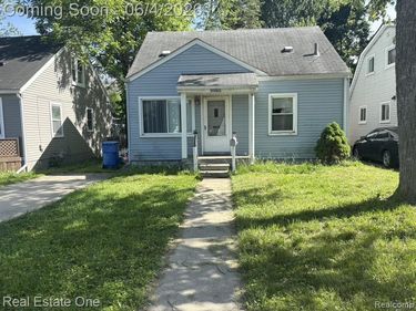 25963 Powers Avenue, Dearborn Heights, MI 48125