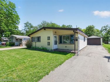 1000 E Madge Avenue , Hazel Park, MI 48030