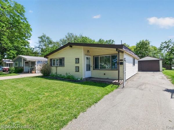 1000 E Madge Avenue , Hazel Park, MI 48030