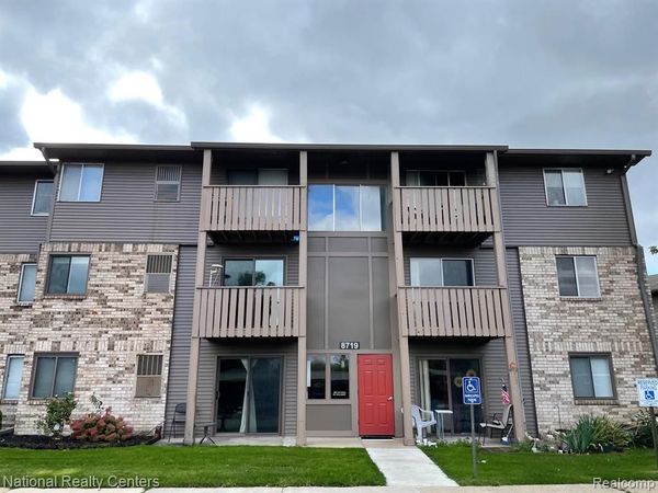 8719 Meadowbrook Drive, Brighton, MI 48116