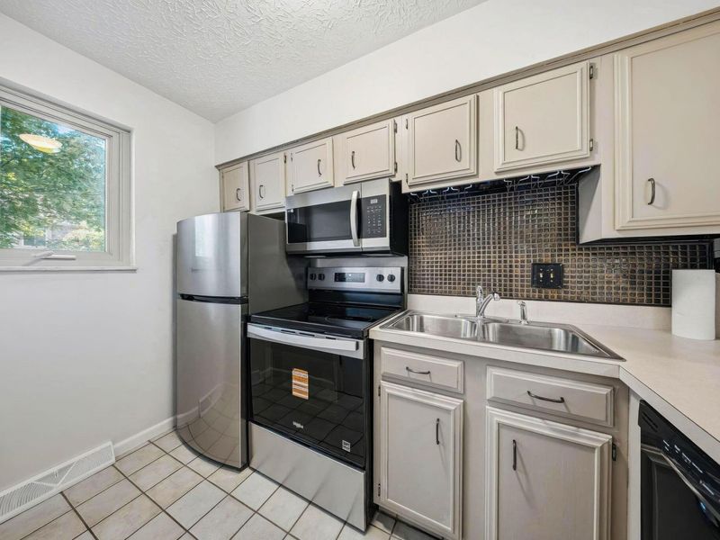 400 Fenway Road , Unit A, Columbus, OH 43214 Photo 9