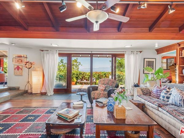 15739 Mulholland Place, Los Angeles, CA 90049