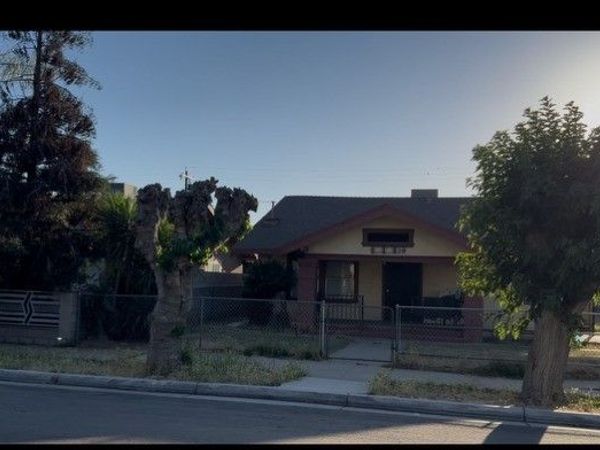 1307 M, Bakersfield, CA 93301