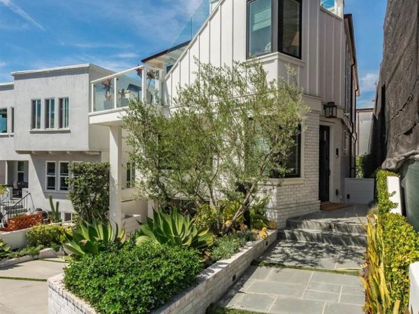 229 24th St., Hermosa Beach, CA 90254