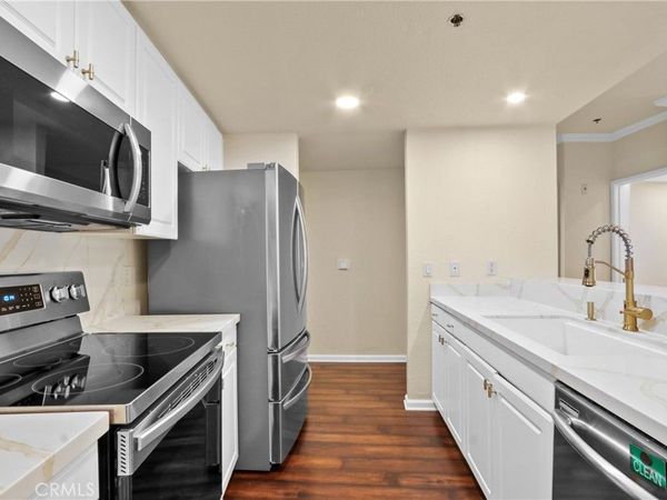 838 Pine Avenue, Unit 307, Long Beach, CA 90813