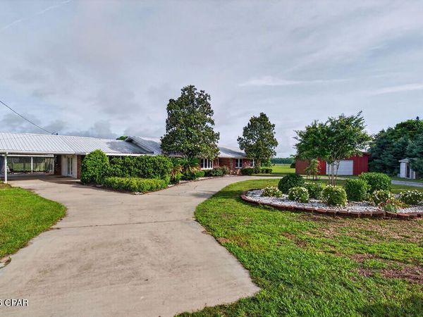 1712 Shamrock Lane , Chipley, FL 32428