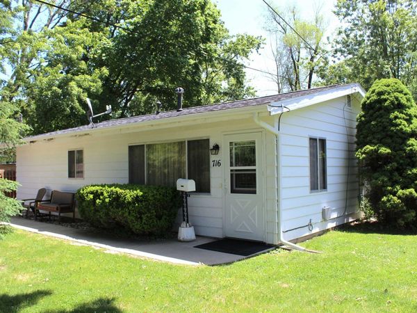 716 E Randolph St, Angola, IN 46703