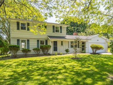 12 Blue Spruce Lane, Fairport, NY 14450
