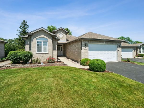 512 Highlington Court, Beecher, IL 60401