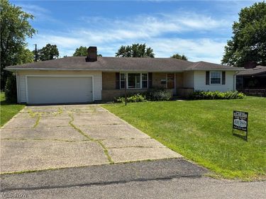 1629 Woodland Drive , Coshocton, OH 43812