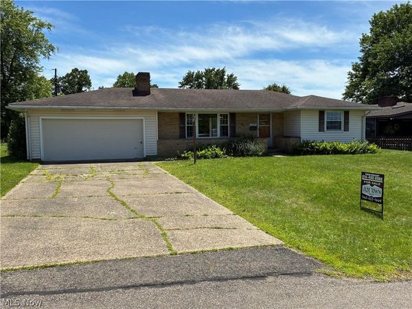 1629 Woodland Drive , Coshocton, OH 43812