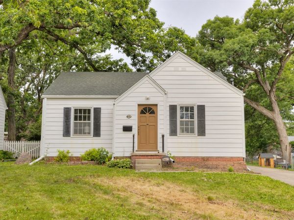 2504 33rd Street , Des Moines, IA 50310