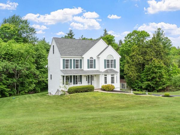 8 Jana Circle, Sandown, NH 03873