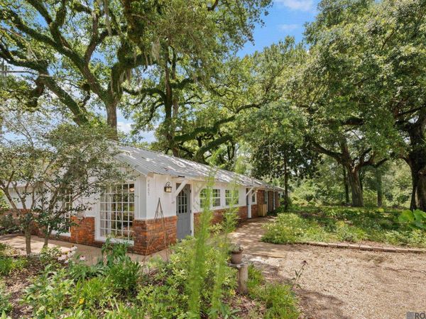 4865 Leonard St, St Francisville, LA 70775
