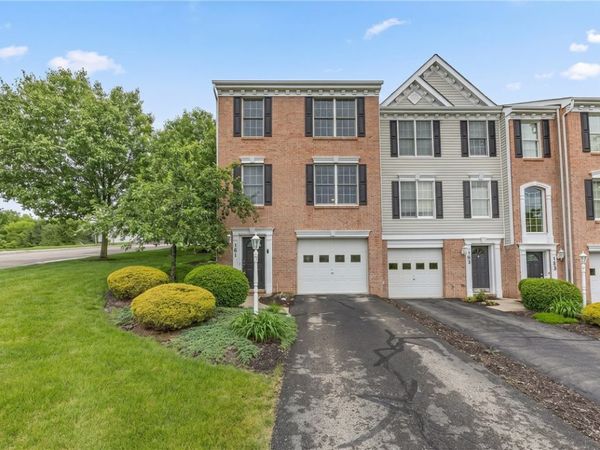 101 Castle View Dr , Mc Kees Rocks, PA 15136