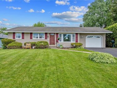 210 Skyview Drive, Liverpool, NY 13088