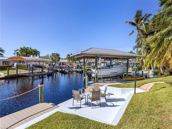 392 Snow DR , FORT MYERS, FL 33919