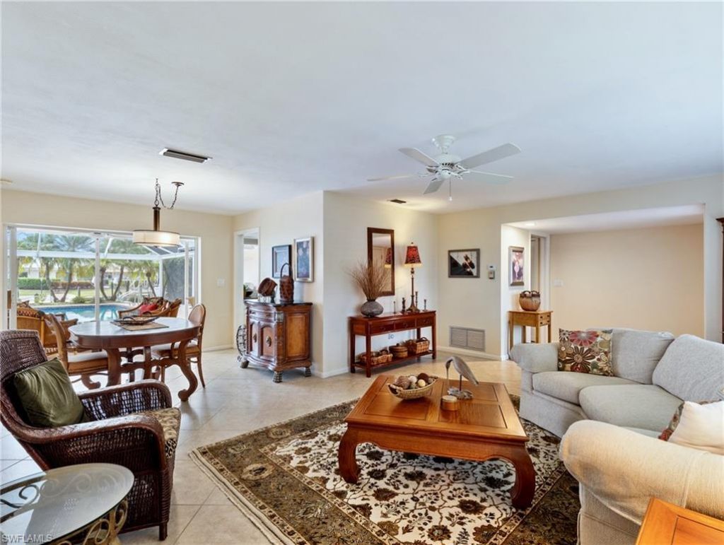 392 Snow Dr , Fort Myers, FL 33919 Photo