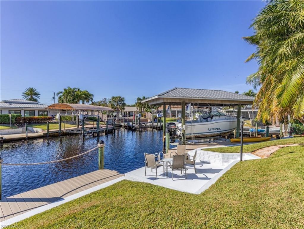 392 Snow Dr , Fort Myers, FL 33919 Photo