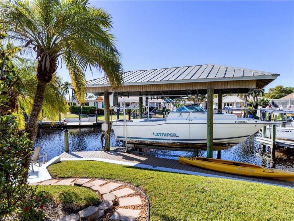392 Snow Dr , Fort Myers, FL 33919 Photo