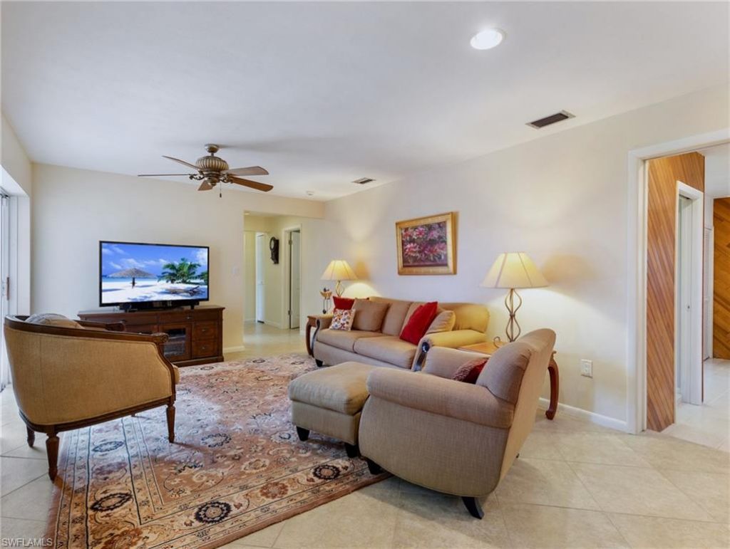 392 Snow Dr , Fort Myers, FL 33919 Photo