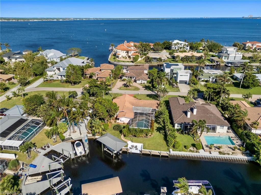 392 Snow Dr , Fort Myers, FL 33919 Photo