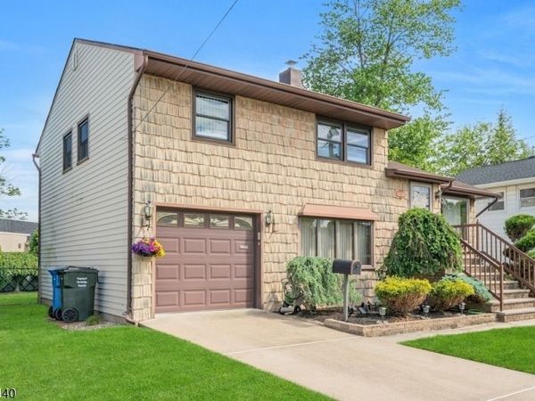 11 Kilmer Dr, Woodbridge, NJ 07067