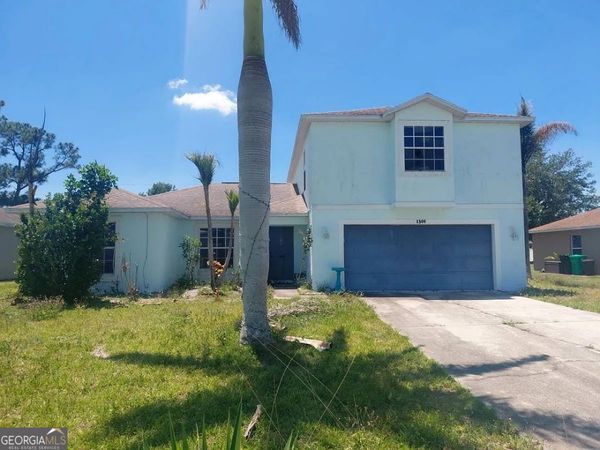1300 SE Navajo Lane, Port Saint Lucie, FL 34983