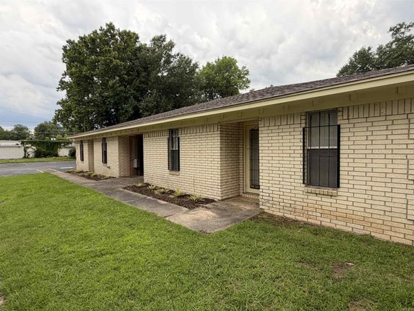 1400 W 5th Ave , Pine Bluff, AR 71602