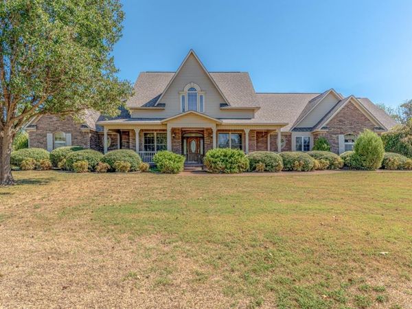 1300 N Locust Street, Newark, AR 72562