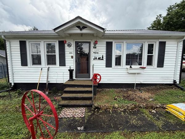 309 Jackson St, Smithville, TN 37166