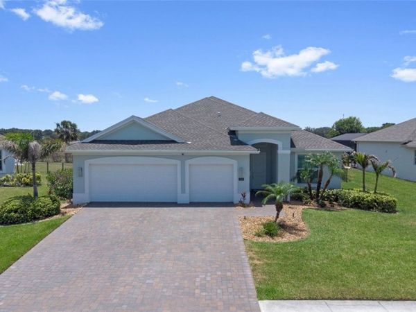 7203 33rd Square, Vero Beach, FL 32967