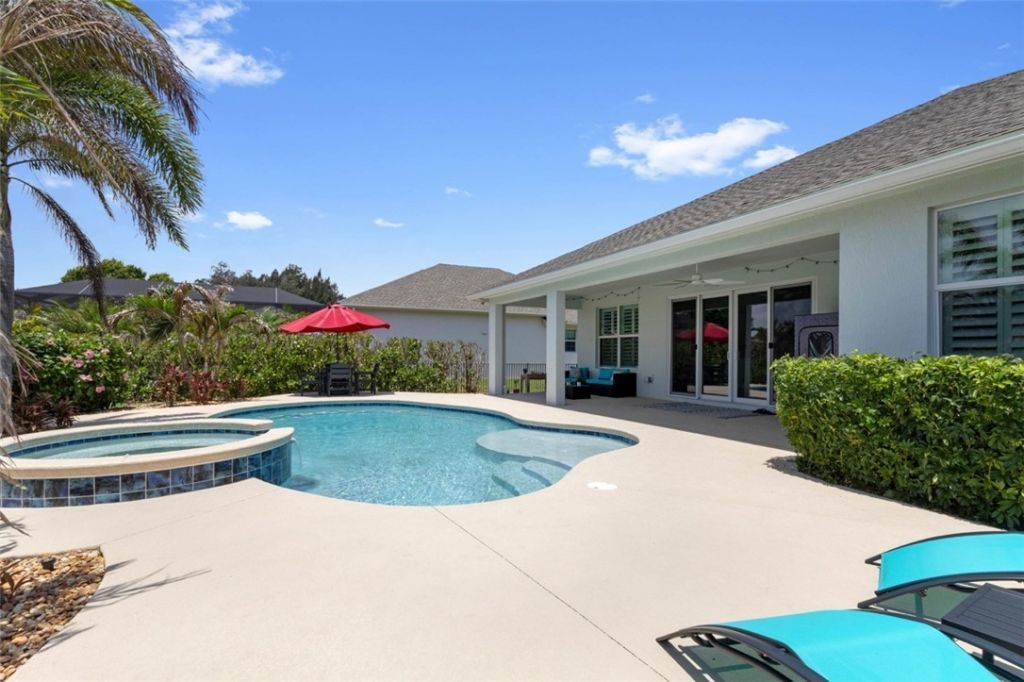 7203 33rd Square, Vero Beach, FL 32967 Photo